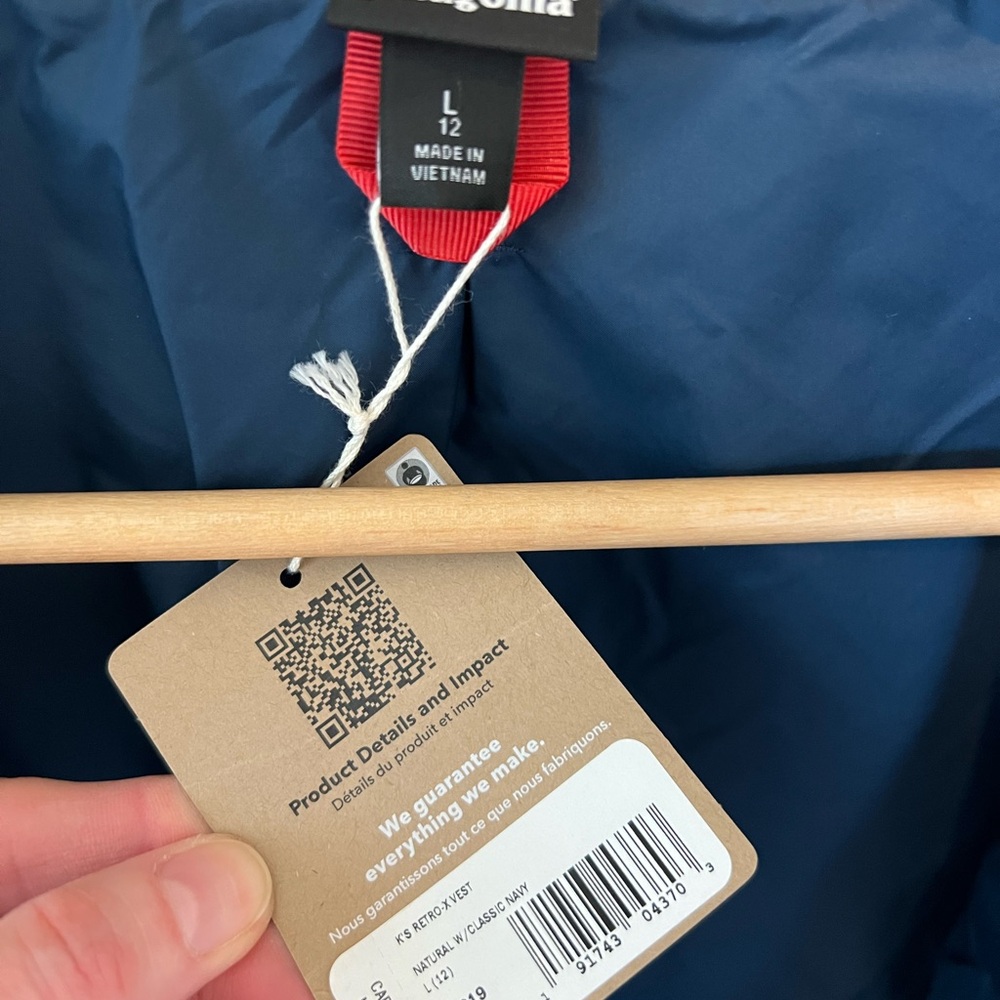 Patagonia Kids Sherpa Vest - Cream and Navy - Picture 3 of 5